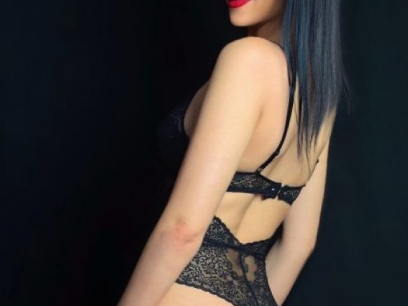 sex-in-krienscorina-mit-grossen-naturbrusten-attraktives-geiles-und-junges-girl