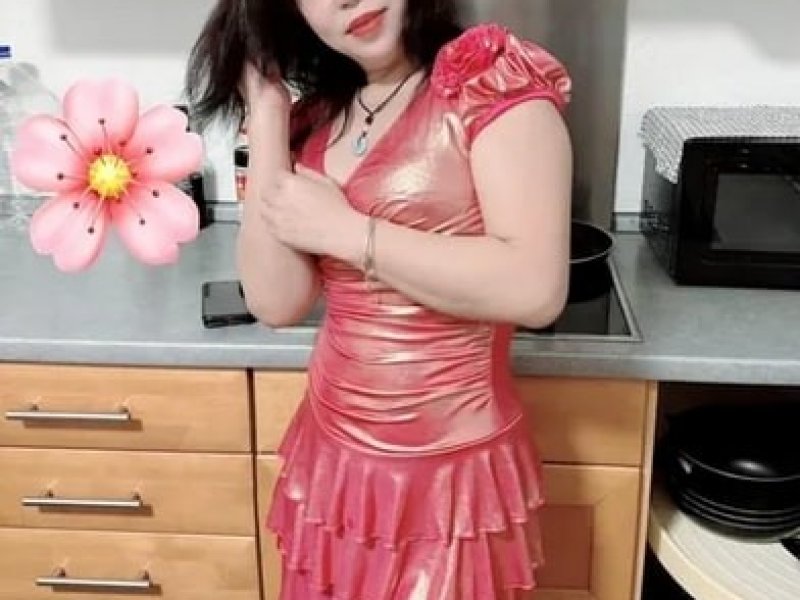 sex-in-eschweiler-lanlan-26j-aus-china-bildhubsche-asiatin-geniesse-meinen-erotischen-service