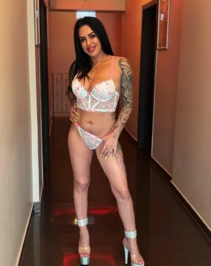 andreea-neu-in-dachaueuropaische-schonheit-welt-der-erotik-erkunden-big-2