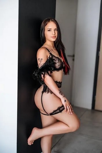 geile-18-jahrige-valeria-sex-berlin-sexsuchtige-anfangerin-big-3