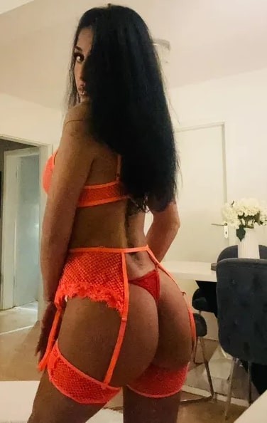 ganz-anfangerin-selena-28-jahre-sexy-dessous-big-2