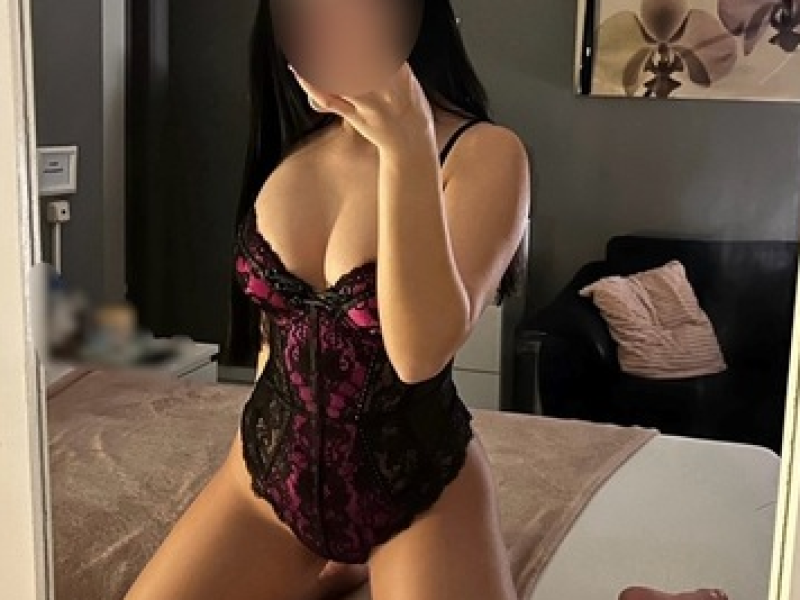 ganz-neu-eveline-22-jahre-nur-fur-kurze-zeit-koln-ehrenfeld-small-2