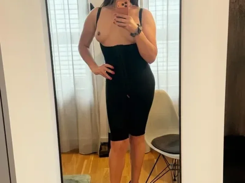 trans-angelina-blowjob-expertin-massage-small-1