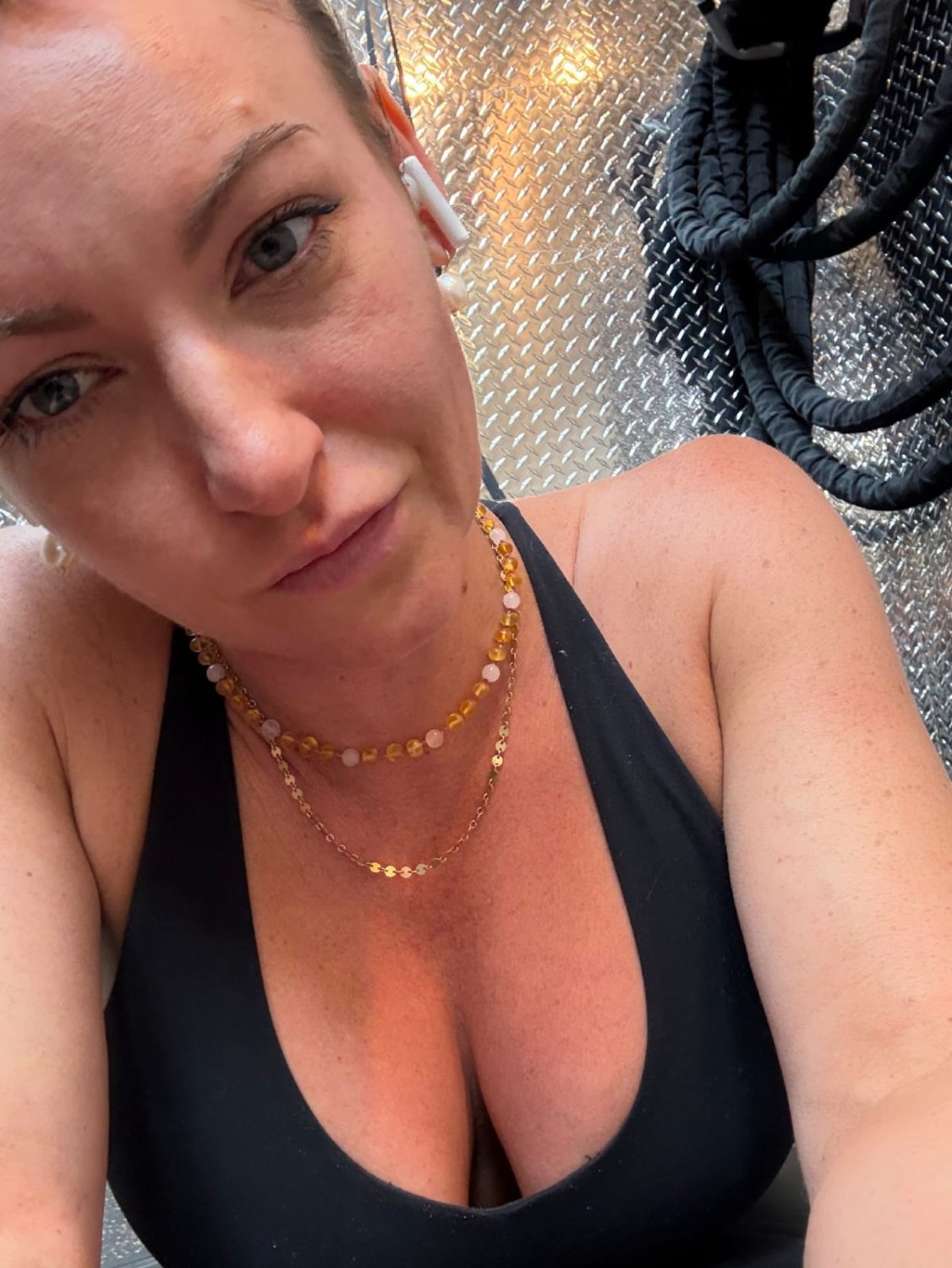 eine-hubsche-naturliche-frau-big-0