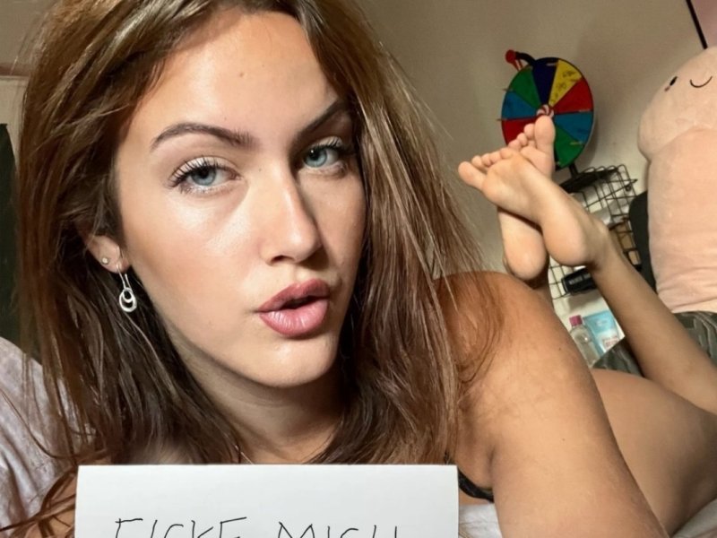 ich-bin-verfugbar-zu-ihrem-vergnugen-freches