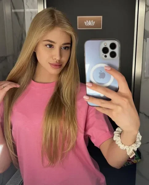 sex-und-tiefes-blasen-in-berlin-freya-menge-verfuhrerischer-kurven-unstillbaren-verlangen-big-2