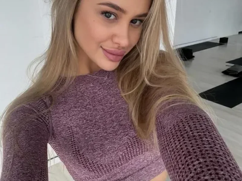 sex-und-tiefes-blasen-in-berlin-freya-menge-verfuhrerischer-kurven-unstillbaren-verlangen